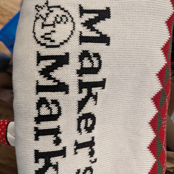 Red and White Men's Sweater - Picture 4 of 4